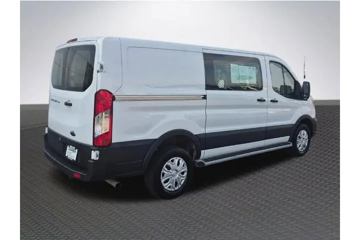 $33988 : Ford Transit 2024 250 3dr SW image 4