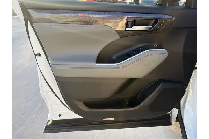 $39900 : Toyota Highlander 2022 AWD P image 9