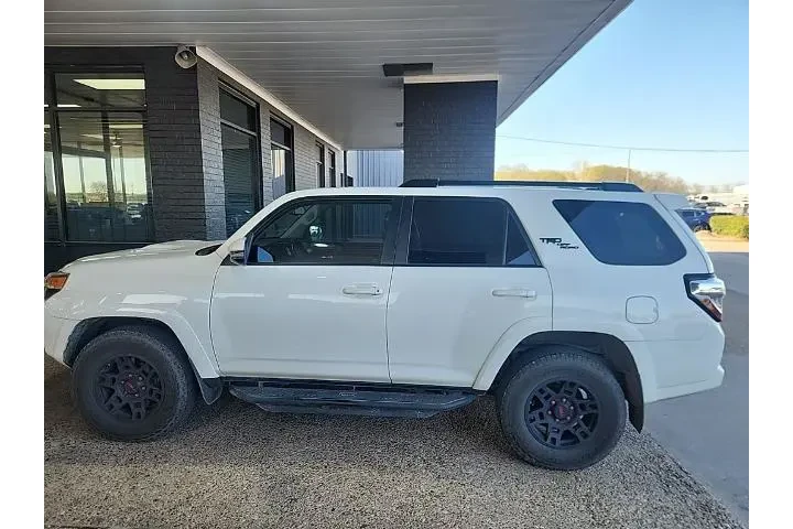 $37808 : Toyota 4Runner 2020 AWD Nigh image 7