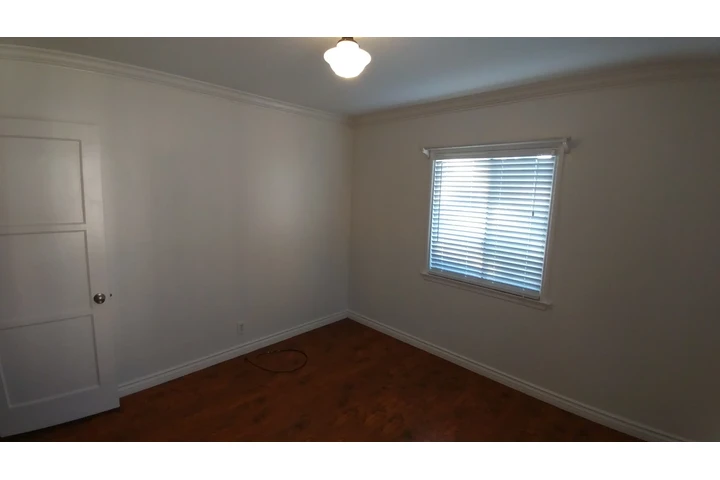 $950 : Cuarto de Renta image 2