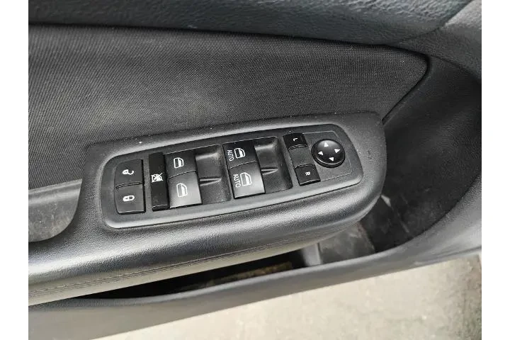 $6394 : Chrysler 200 2015 Limited 4d image 8