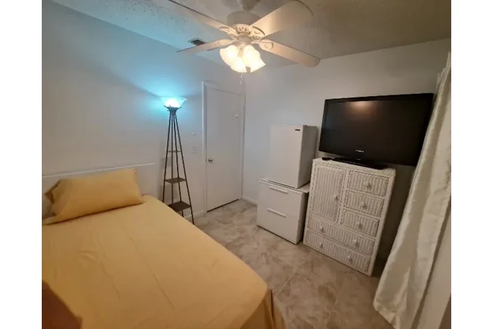 $550 : Renta cuarto image 3