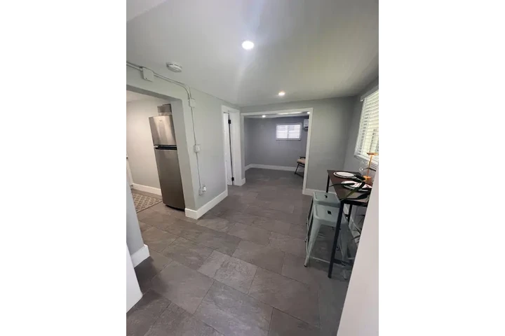 $1575 : Apartamento en renta 2H/1B image 4