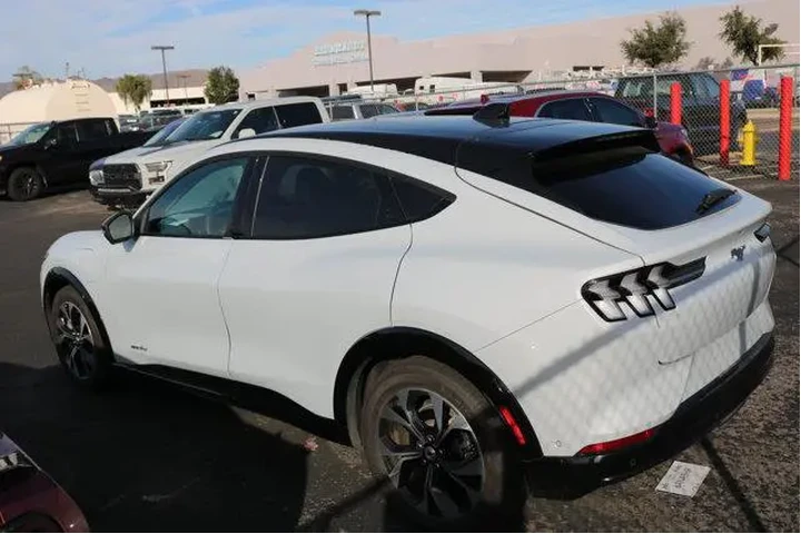 $25390 : Ford Mustang Mach-E 2023 Pre image 10