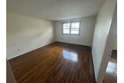 $1000 : Fully Renovated 1-Bedroom Apar thumbnail