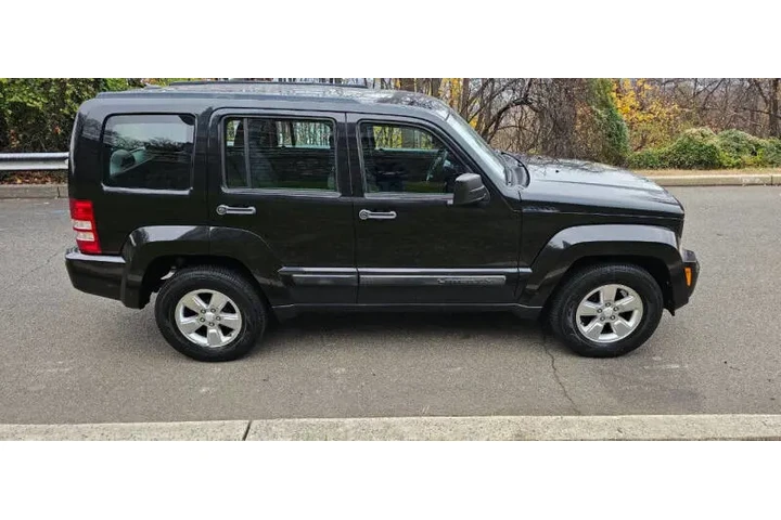 $6395 : 2012 Liberty Latitude image 7