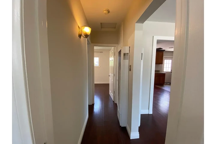 $800 : Encantadora casa de 2 dormitor image 3