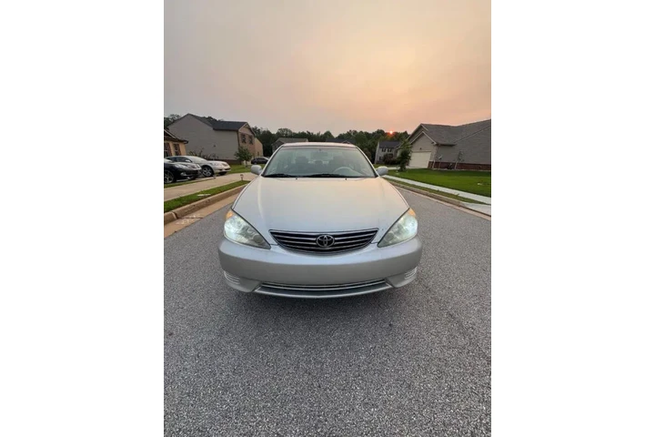 $3800 : 2005 Camry LE image 3