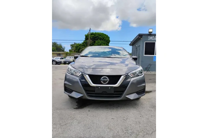 $7900 : 2020 Versa S image 1