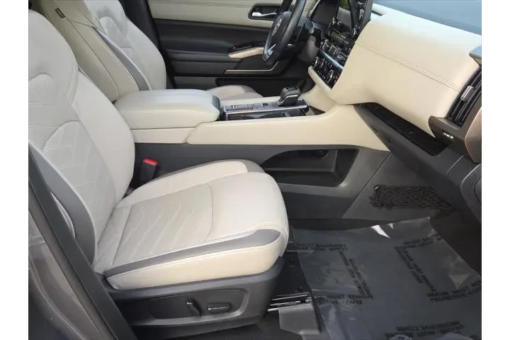 $27331 : Nissan Pathfinder 2022 Plati image 5