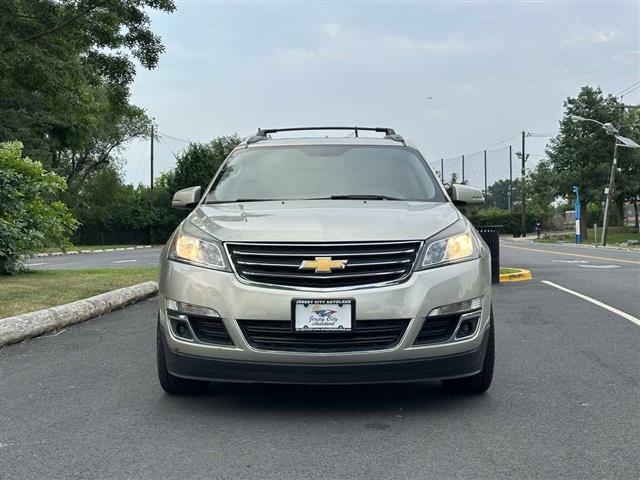 2016 Traverse LT image 3