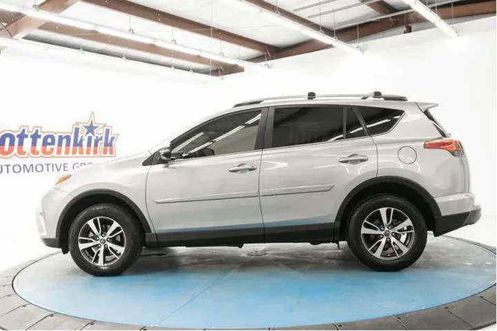 $19754 : Toyota RAV4 2018 XLE 4dr SUV image 5