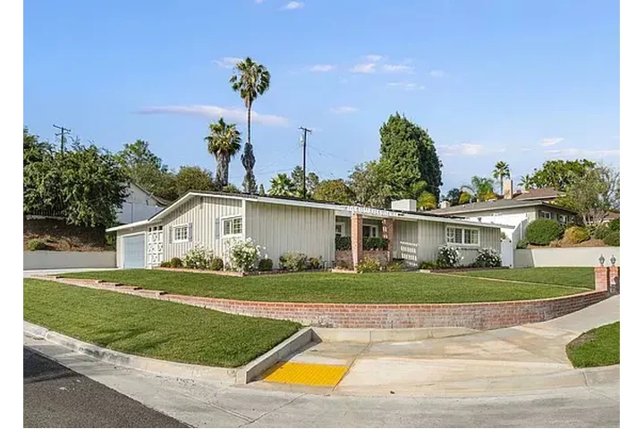 $1680 : spacious, open living home image 1