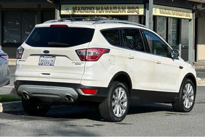 $12552 : Ford Escape 2017 Titanium 4d image 3