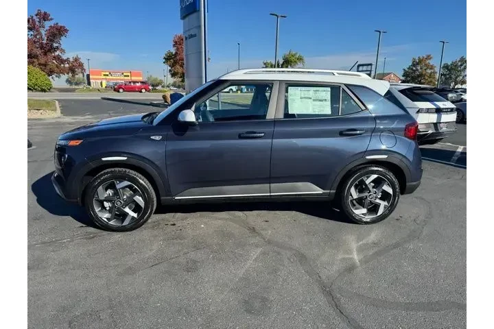 $24825 : Hyundai VENUE 2026 SEL 4dr C image 3