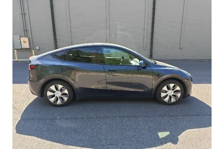 $34990 : Tesla Model Y 2024 AWD Long image 2
