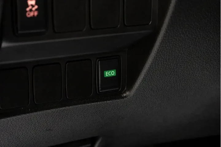$13998 : Nissan Rogue Sport 2018 S 4d image 4