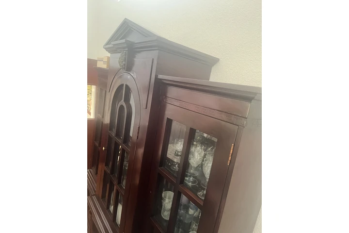 $20000 : Vitrina de madera image 2