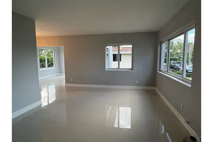 $2500 : Charming HOME IN Miami image 5