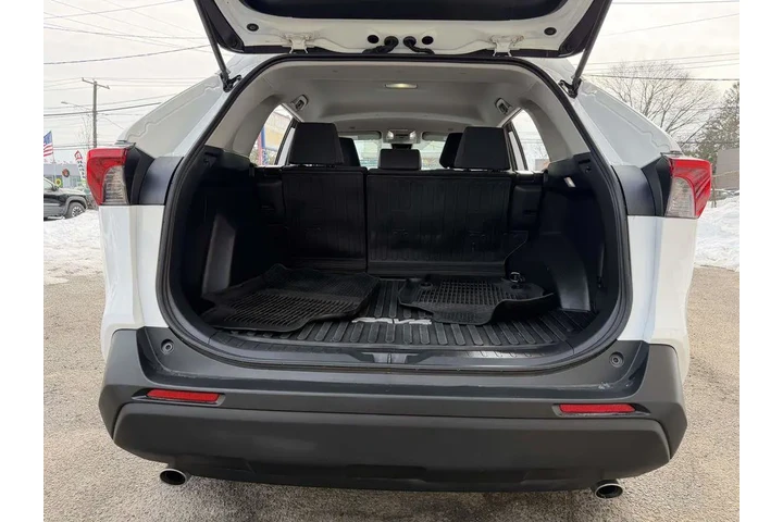 $26918 : Toyota RAV4 2023 AWD LE 4dr image 9