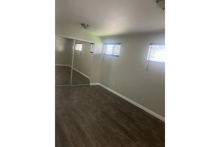 $1390 : STUDIO FOR RENT image 4