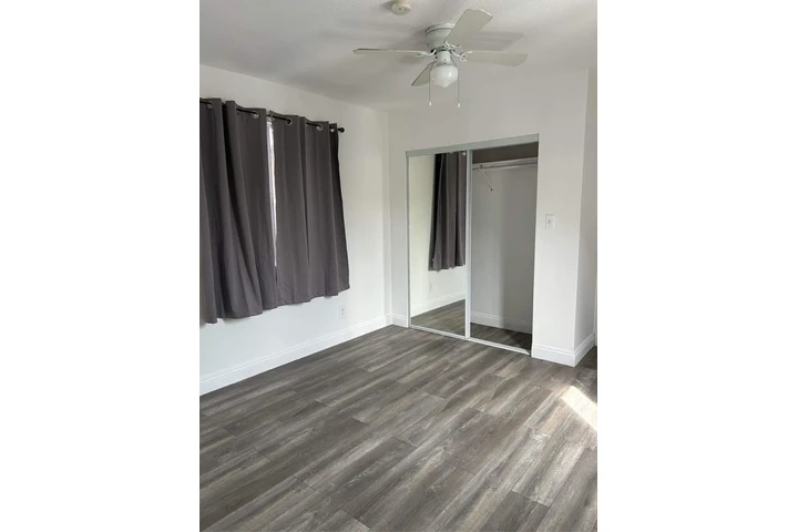 $1000 : Cuarto a 5 minutos de downtown image 2