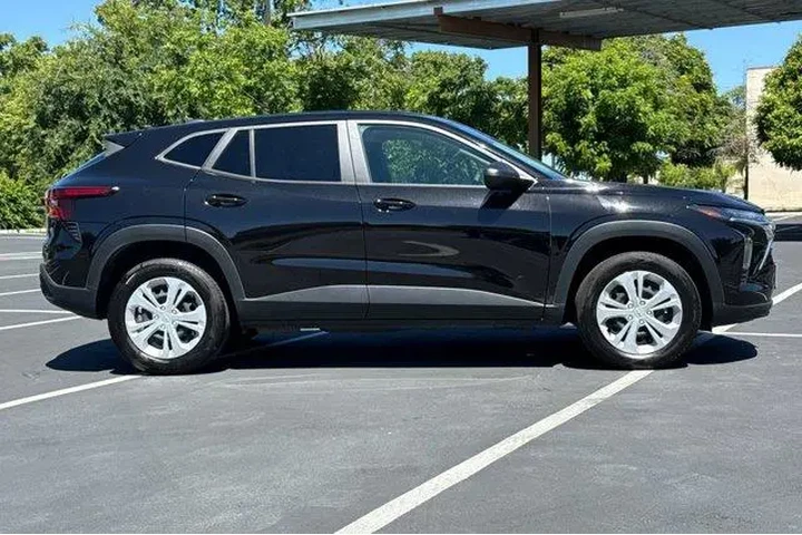 $18737 : Chevrolet Trax 2025 LS 4dr C image 10