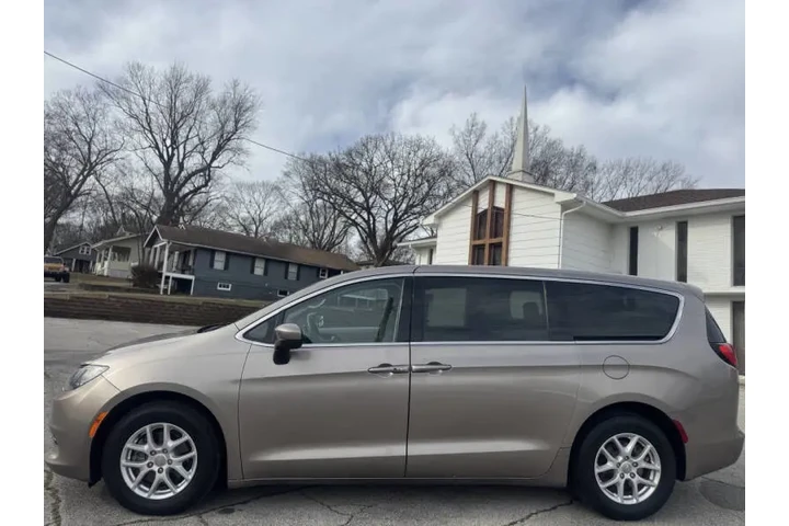 $7999 : 2017 Pacifica LX image 8