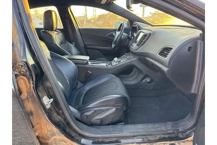 $6000 : Chrysler 200 2015 AWD S 4dr image 10