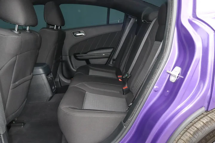 $28587 : 2023 Charger SXT RWD image 8