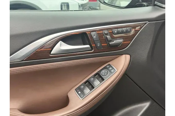 $15696 : INFINITI QX30 2017 AWD Premi image 9