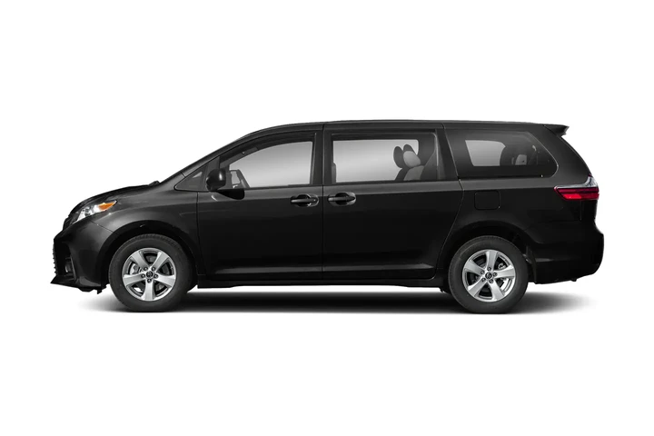 2019 Sienna LE image 3