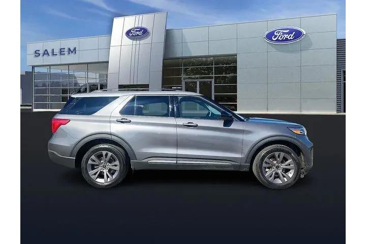 $29990 : Ford Explorer 2022 AWD XLT 4 image 2