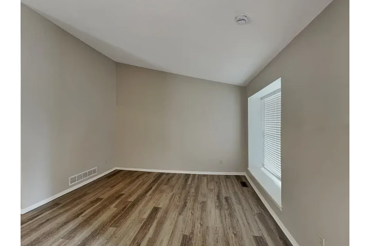 $1250 : Comfortable accommodation image 8