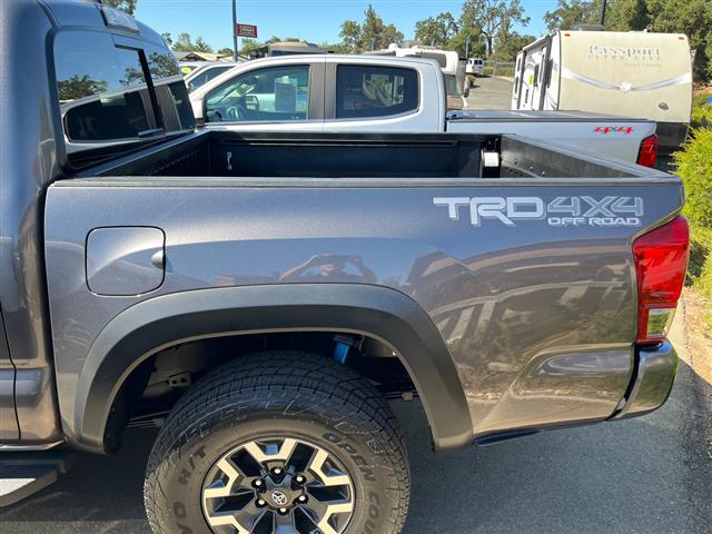 $31995 : 2017 Tacoma TRD Off Road Doub image 4