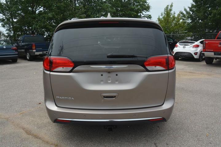 2018 Pacifica Touring L image 8