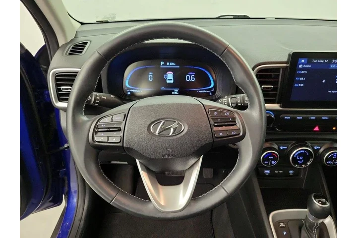 $20998 : Hyundai VENUE 2024 SEL 4dr C image 10