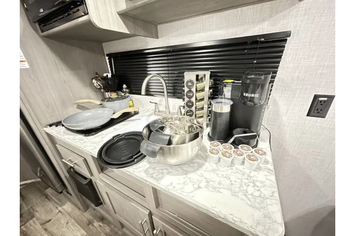 2022 Coleman DUTCHMAN 18BH image 10