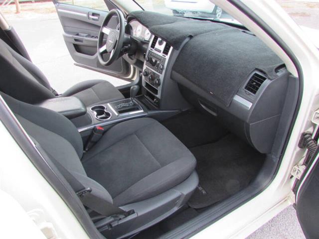 $7995 : 2010 300 Touring image 10