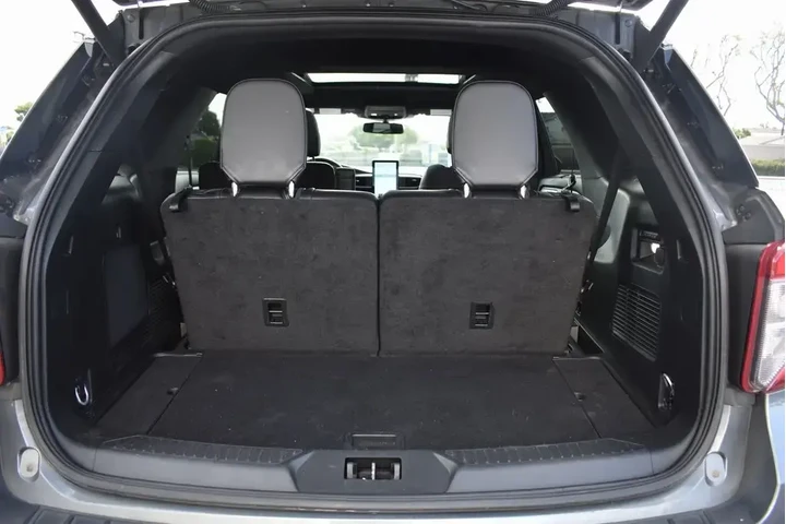 $43590 : Ford Explorer 2023 AWD ST 4d image 5