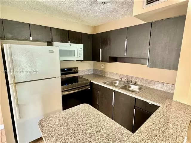 $2000 : Miami  Lakes$2200 image 3