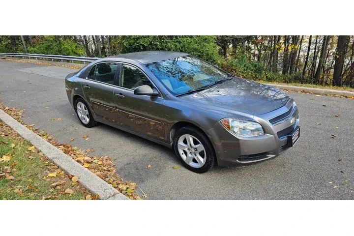 $5595 : 2010 Malibu LS image 4