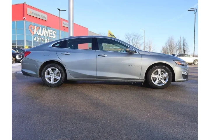 $18777 : Chevrolet Malibu 2024 LT 4dr image 10