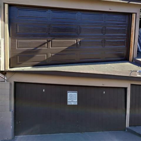 Garage door - Puerta de garage image 1