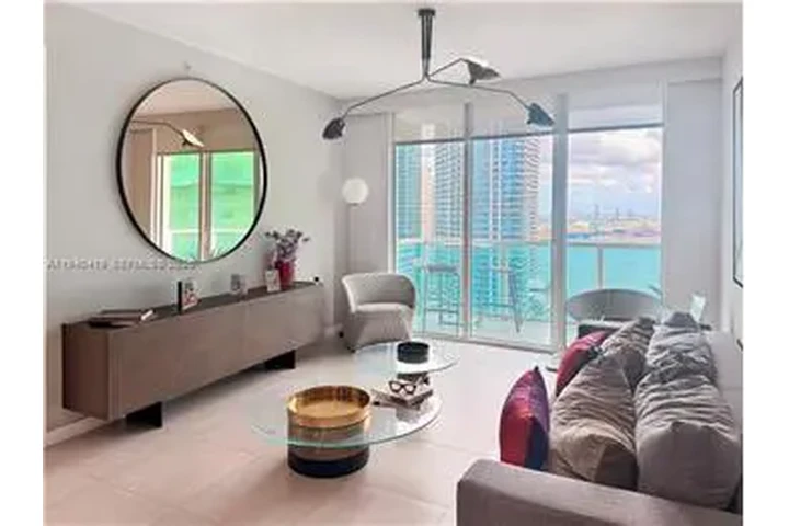 $6000 : Rental property with 3 bedro image 4