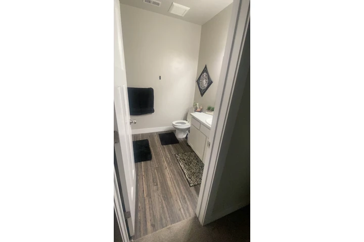 $800 : 2 Cuartos Para Rentar! image 6