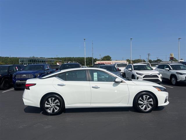 $18991 : PRE-OWNED 2022 NISSAN ALTIMA image 8