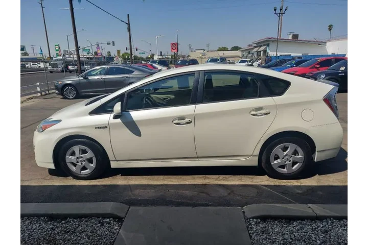 $10995 : 2011 Prius Three image 6