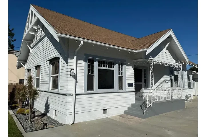 $2099 : *AMAZING COTTAGE-STYLE HOME 3- image 1