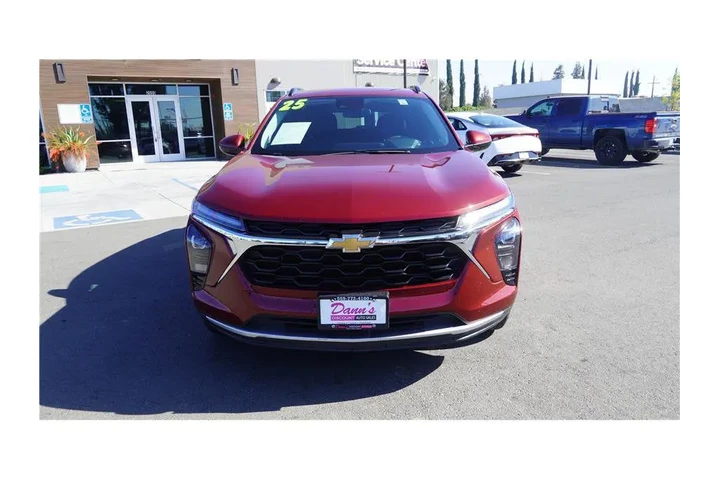 $22984 : 2025 Trax LT image 3